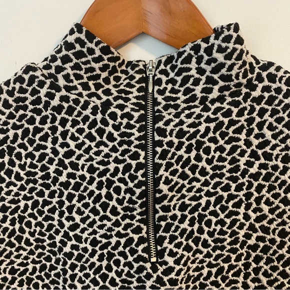 Sleeveless Giraffe-Print Blouse - Picture 3 of 5